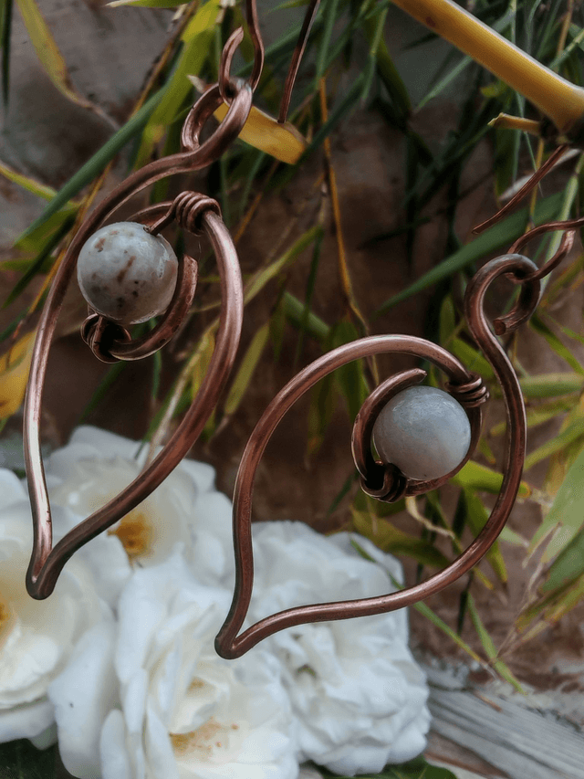 Expression du cœur – Boucles d’oreilles en cuivre nu et corail fossilisé
