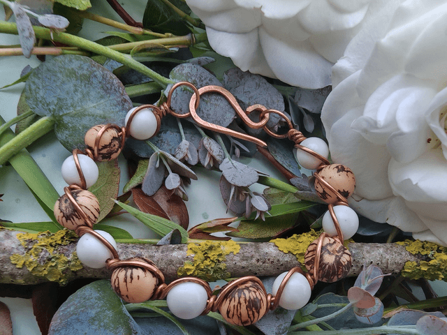 Bracelet antique graines d'acaï et coquilles de palourdes