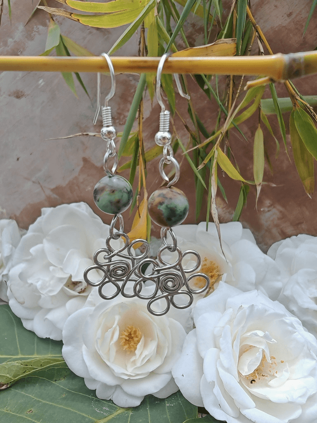 Petites fleurs, Boucles d'oreilles en turquoise du tibet