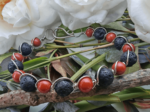 Bracelet antique jaspe rouge et pierre de lave 