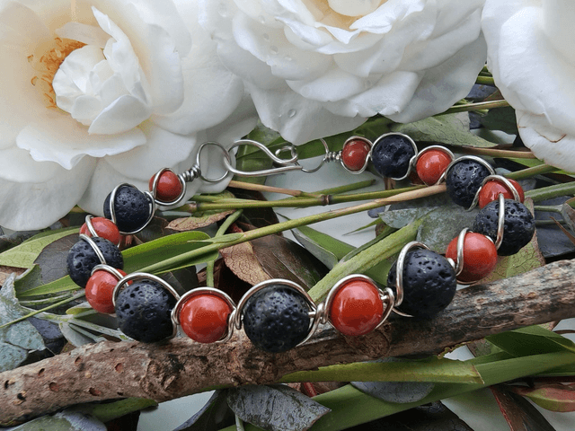 Bracelet antique jaspe rouge et pierre de lave 