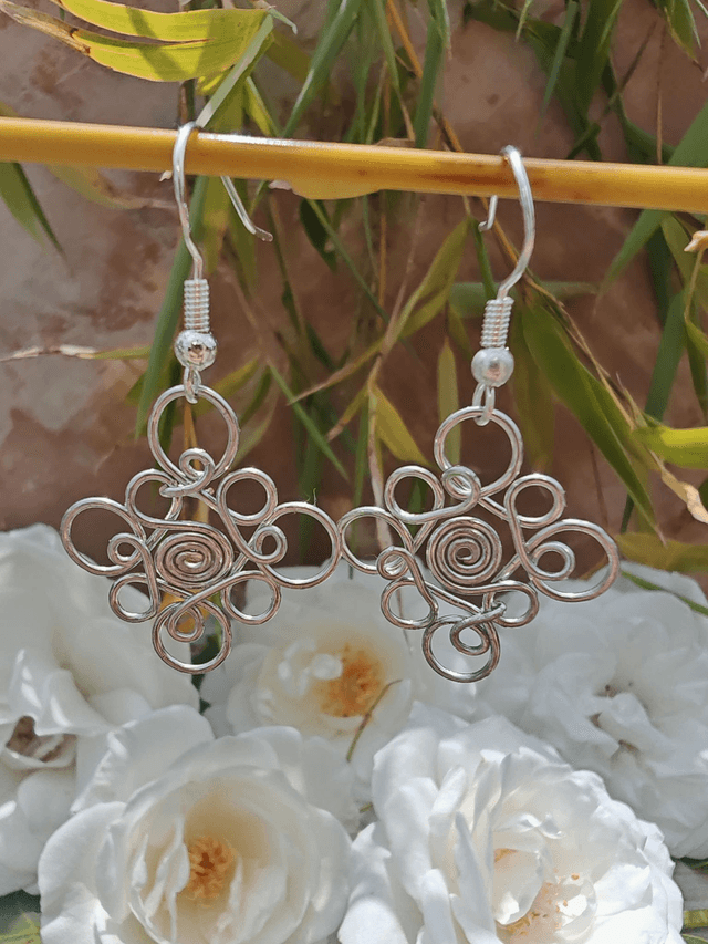 Fleur éternelle, boucles d'oreilles plaquées argent