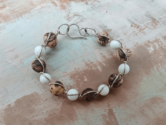 Bracelet antique graines d'acaï et coquilles de palourdes