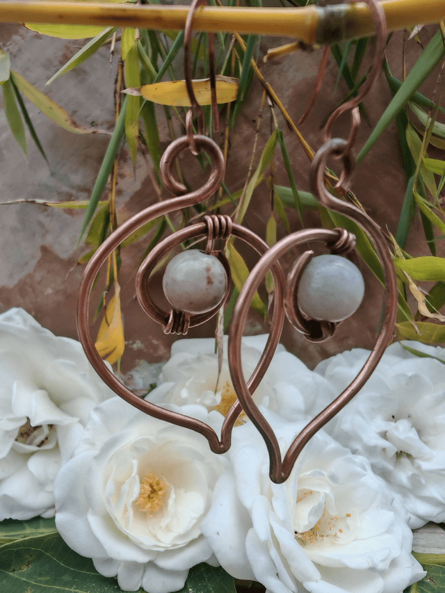 Expression du cœur – Boucles d’oreilles en cuivre nu et corail fossilisé