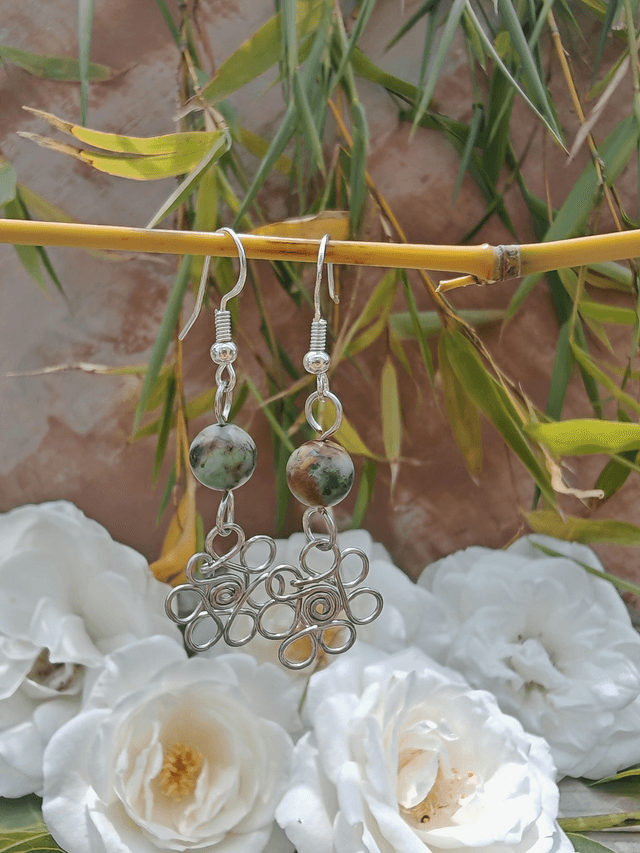 Petites fleurs, Boucles d'oreilles en turquoise du tibet