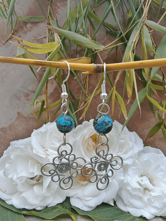 Fleur éternelle, boucles d'oreilles en opale bleue 