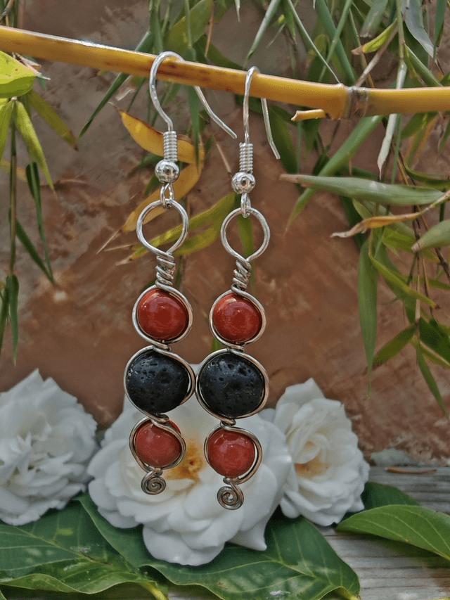 Trio antique, boucles d'oreilles jaspe rouge et pierre de lave