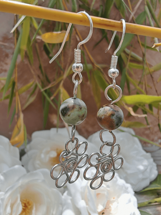 Petites fleurs, Boucles d'oreilles en turquoise du tibet