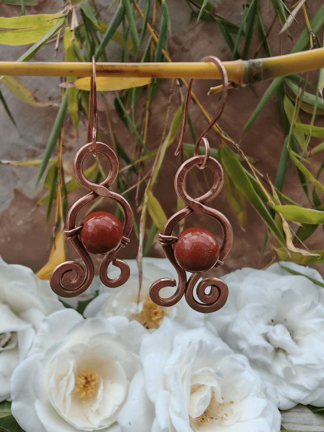 Cuivre de vie, boucles d&#039;oreilles en jaspe rouge